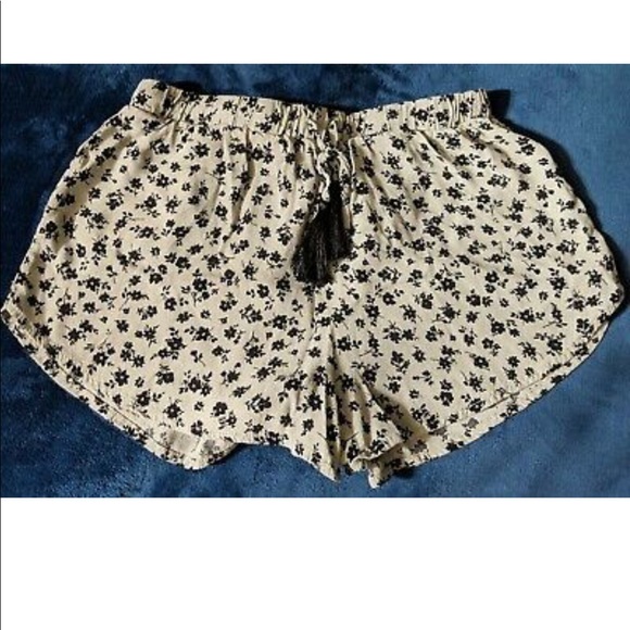 💕 Floral shorts ❣️ - Picture 3 of 11